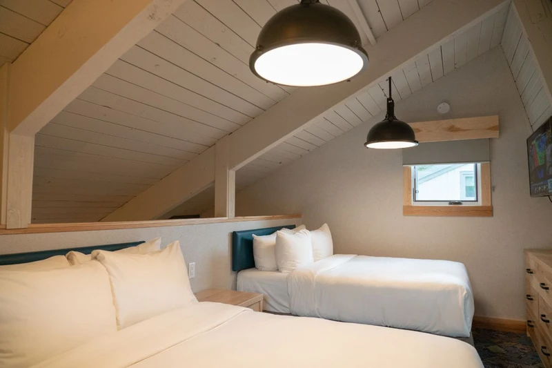 62860ea31f9a9 Tunnel Mountain Resort Mountain Cabin 2 Doubles