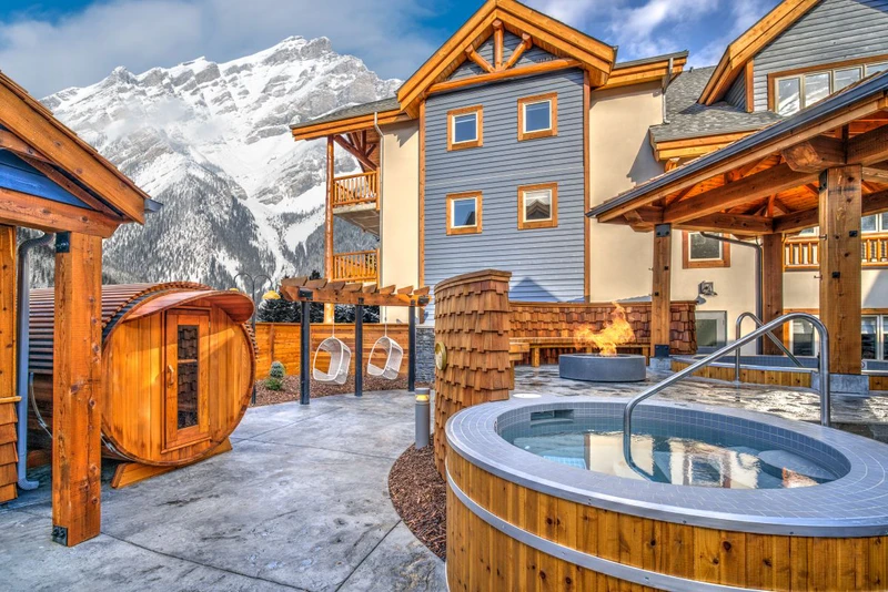 62aae5c4dc375 Canalta Lodge Courtyard Sauna Hot Tube