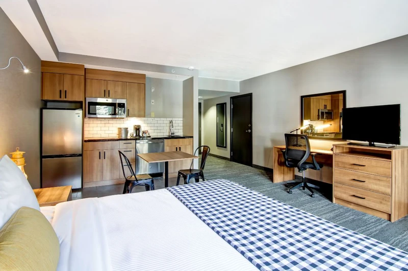 62aae9c7907d8 Canalta Lodge King with Kitchenette