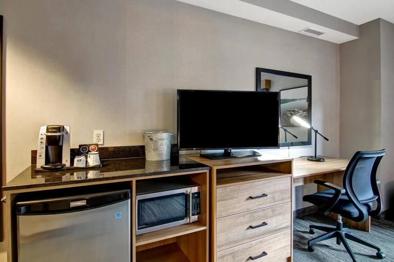 62aaefdfcead5 Canalta Lodge Standard King Amenities