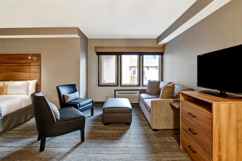 62aaf1654c0d7 Canalta Lodge Triple Queen Suite Lounge