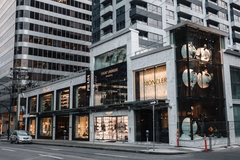 Paradox Hotel Vancouver Exterior