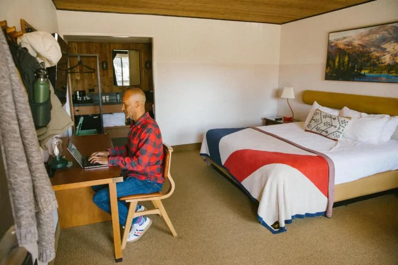 62cc229b4220e Station House Inn Roomy King Desk