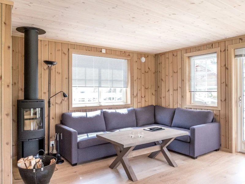 643d210e10f1f Geilolia Forest Cabins 10 bed 5 bedroom superior cabin Living area