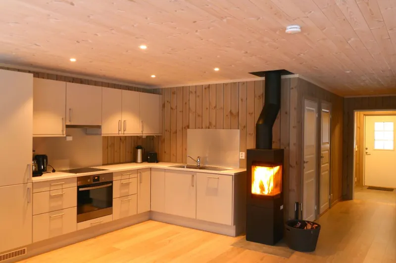 643d2226c2ffc Geilolia Forest Cabins 12 bed 5 bedroom superior cabin Kitchen