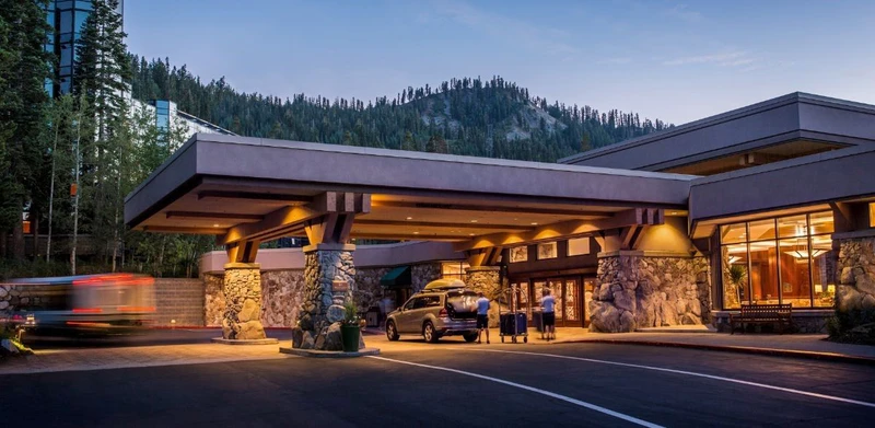 644104499293f Everline Resort and Spa Porte Cochere
