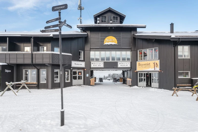 644106aa441fd Stten Ski Hotel Entrance