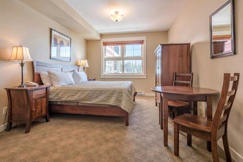 649c5da1890d1 Snowbird Lodge Studio Executive Bedroom