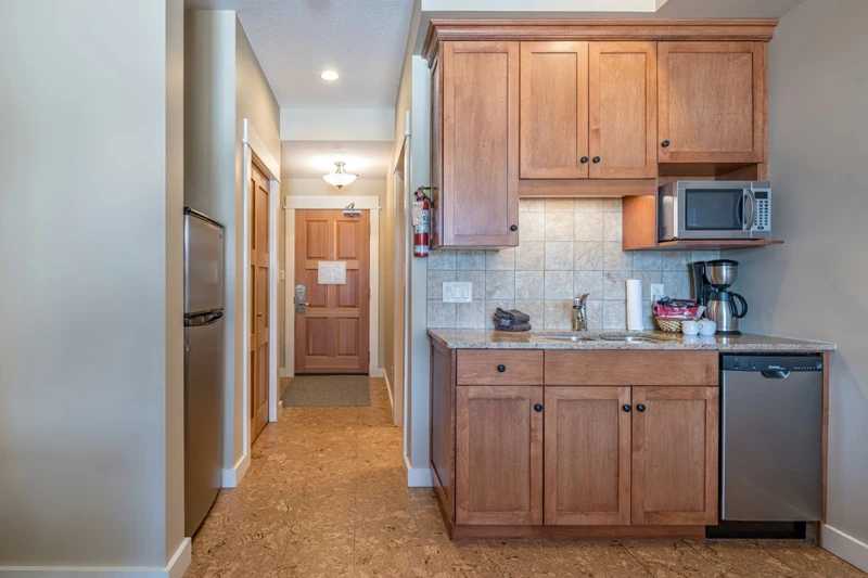 649c5da1e482b Snowbirs Lodge Studio Executive Kitchen