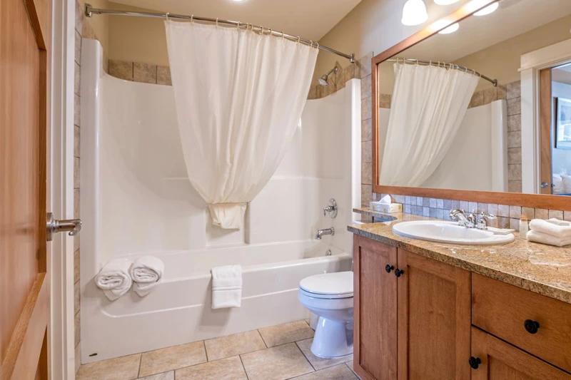 649c6039d381b Snowbird Lodge One Bedroom Executive Bathroom