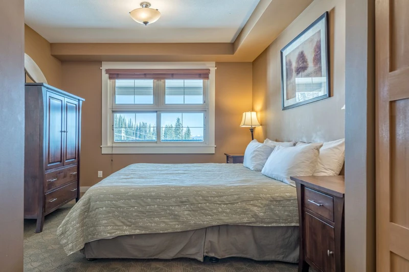 649c603a429e9 Snowbird Lodge One Bedroom Executive Bedroom