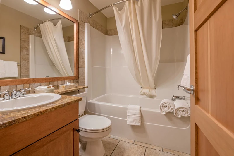 649d4341ee830 Snowbird Lodge One Bedroom Executive with Den Second Bathroom