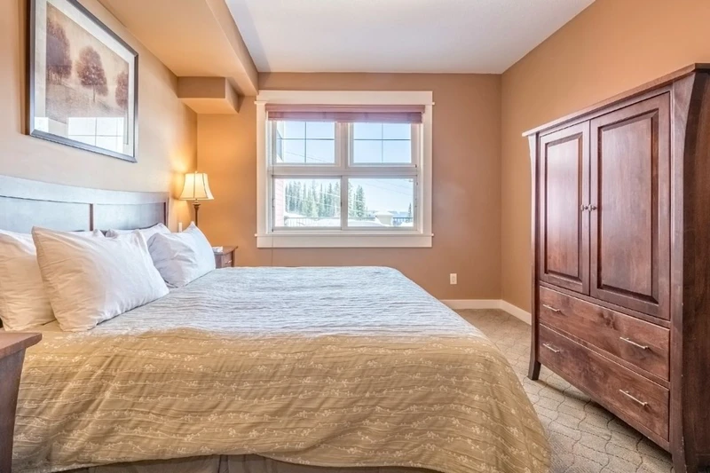 649d49b528dbc Snowbird Lodge Two Bedroom Executive Bedroom