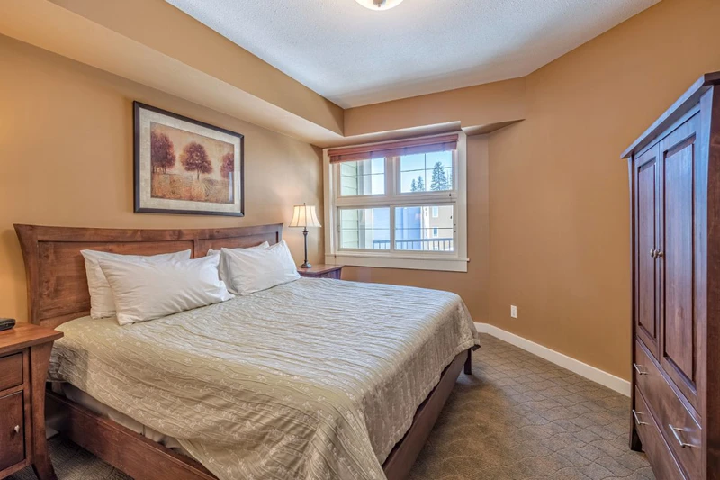 649d4a34b9881 Snowbird Lodge Two Bedroom Executive with Den Bedroom