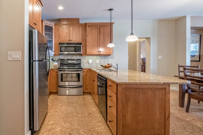 649d4a361fa65 Snowbird Lodge Two Bedroom Executive with Den Kitchen