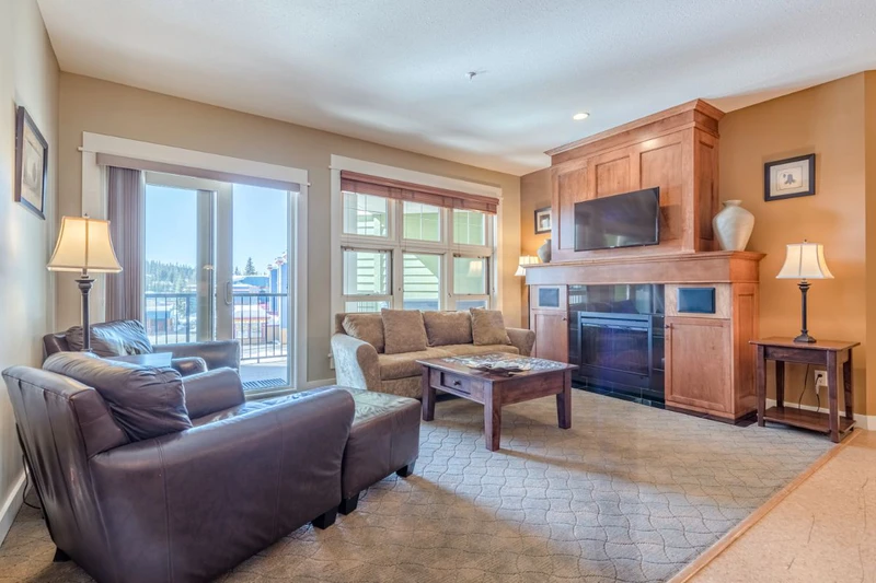 649d4a3681aac Snowbird Lodge Two Bedroom Executive with Den Living Area