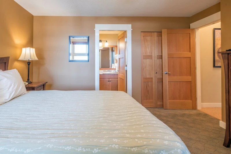 649d4a376ae46 Snowbird Lodge Two Bedroom Executive with Den Second Bedroom