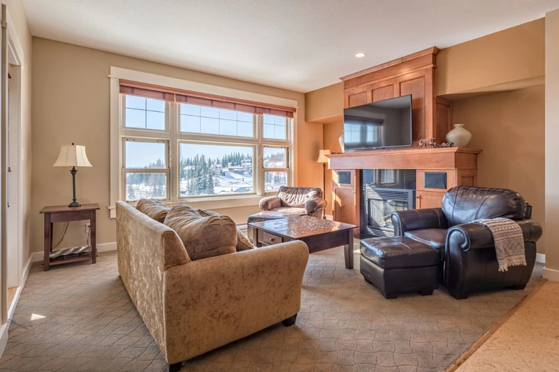 649d4b96793c1 Snowbird Lodge Three Bedroom Eecutive Living Area