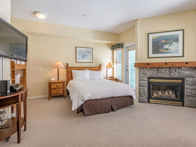 649d58103fe3f Silver Creek Lodge Bachelor Suite Bedroom