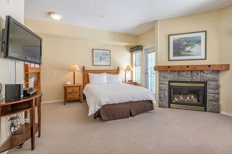 649d58103fe3f Silver Creek Lodge Bachelor Suite Bedroom