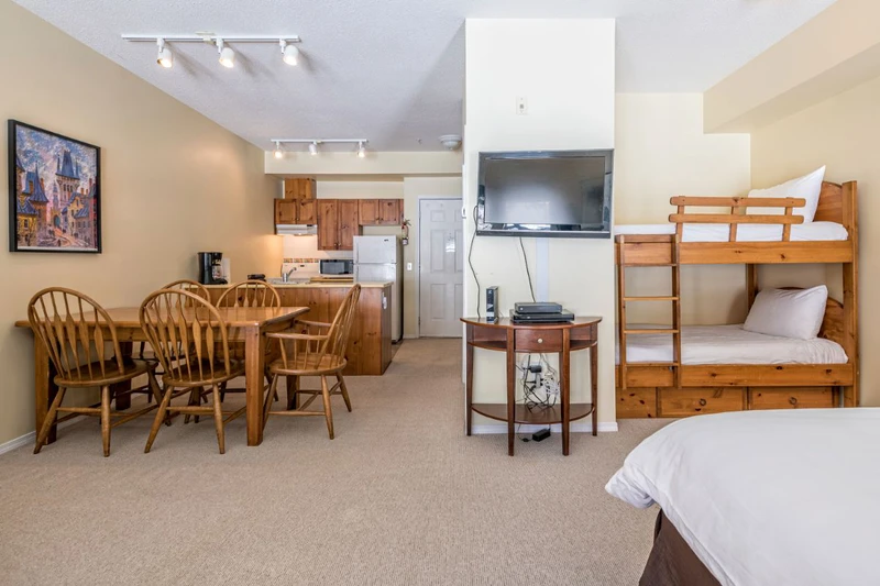 649d5810b2e44 Silver Creek Lodge Bachelor Suite Bunk Beds