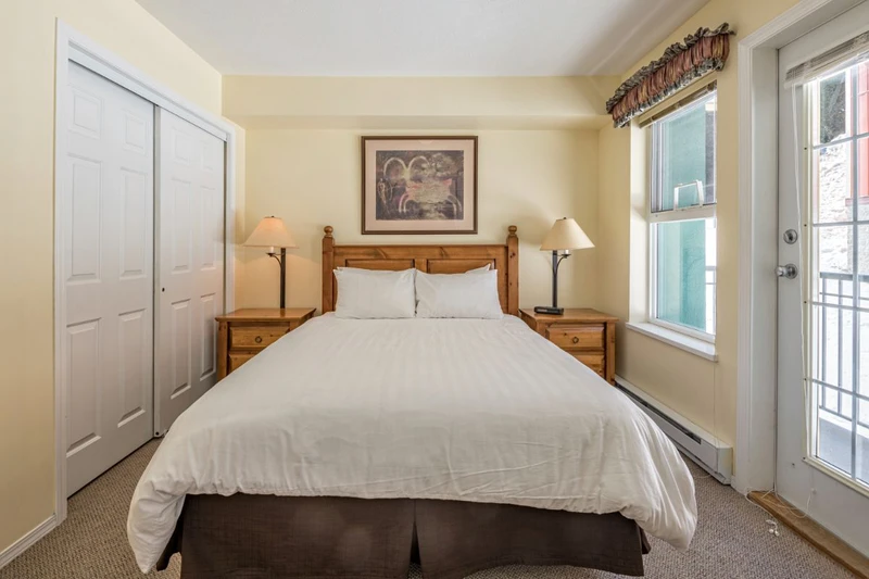 649d59cb59ac4 Silver Creek Lodge One Bedroom Suite Bedroom