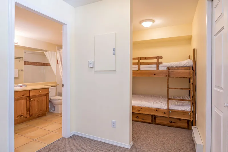 649d59cbbed86 Silver Creek Lodge One Bedroom Suite Bunk Beds