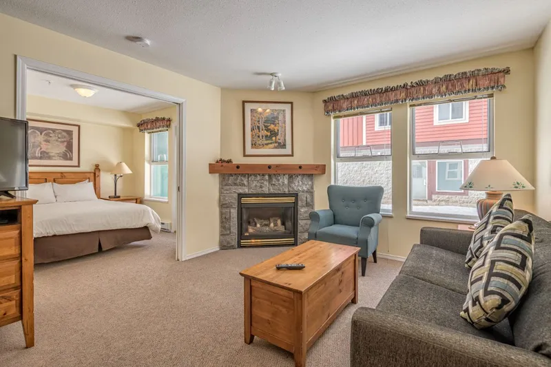 649d59cd124d8 Silver Creek Lodge One Bedroom Suite Living Area