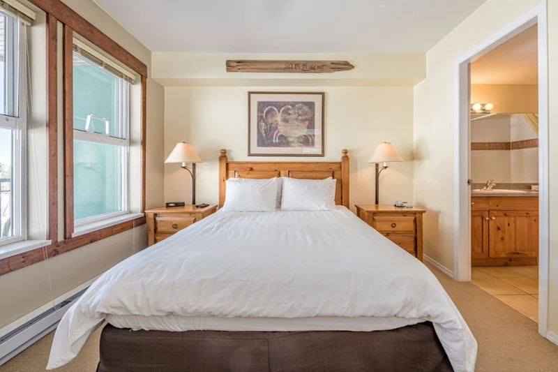 649d5ab4ae57a Silver Creek Lodge One Bedroom Corner Suite Bedroom