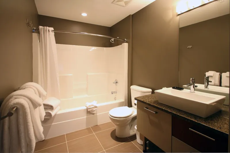 649eaa4314c6a Firelight Lodge Bachelor Premium Bathroom