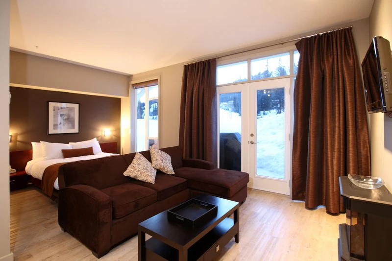 649eaa43d2dee Firelight Lodge Bachelor Premium Bedroom