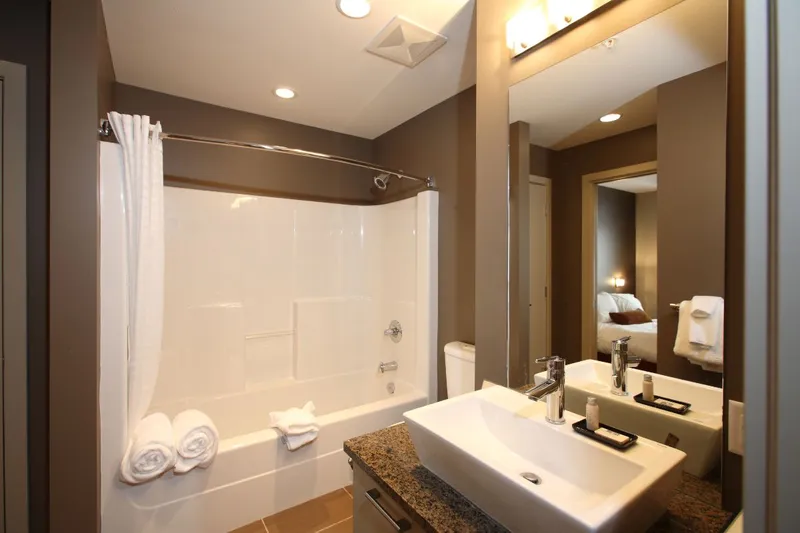 649eb392693d3 Firelight Lodge Two Bedroom and One Bathroom Premium Bathroom