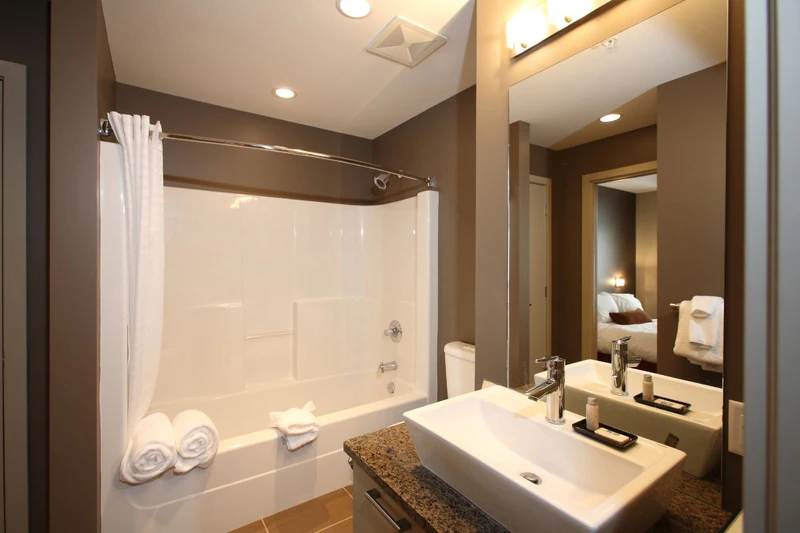 649eb392693d3 Firelight Lodge Two Bedroom and One Bathroom Premium Bathroom