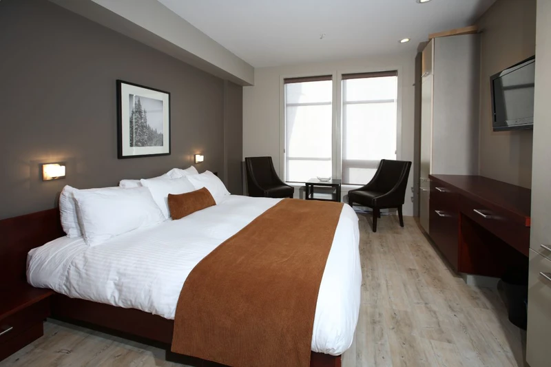 649eb392cba8d Firelight Lodge Two Bedroom and One Bathroom Premium King Bedroom