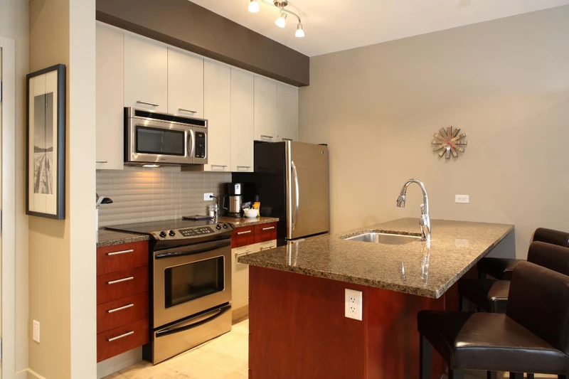 649eb39339b5e Firelight Lodge Two Bedroom and One Bathroom Premium Kitchen