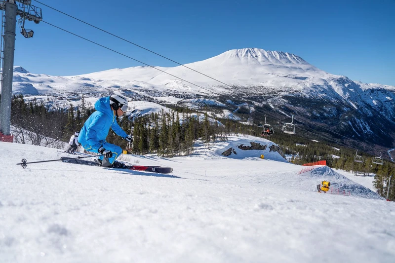 Skiing in Gausta with Scenic Views © Gausta