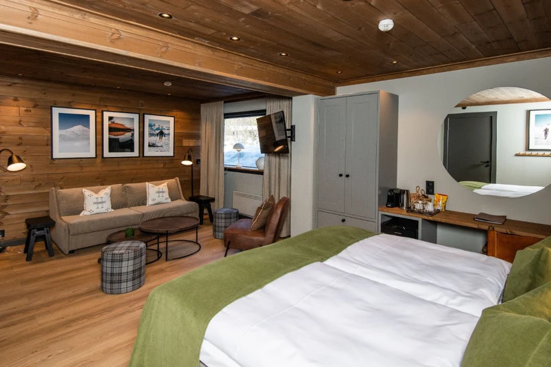 64be5aac57bb6 Gaustablikk Fjellresort Junior Suite Seating Area Bed 2