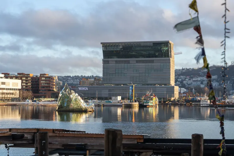 64be736d41d58 MUNCH VO09074 Foto Fara Mohri 1