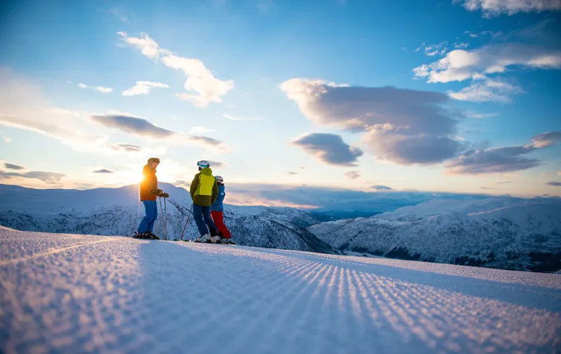 Children skiing Myrkdalen © Sverre Hjornevik
