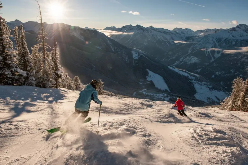 Downhill skiing at Panorama Mountain Resort © Destination BC-Kari Medig