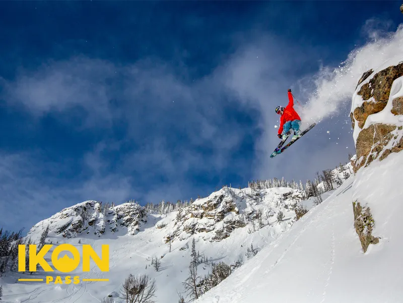 Jackson Hole Bluebird Cliff Drop © Jackson Hole Mountain Resort - IKON