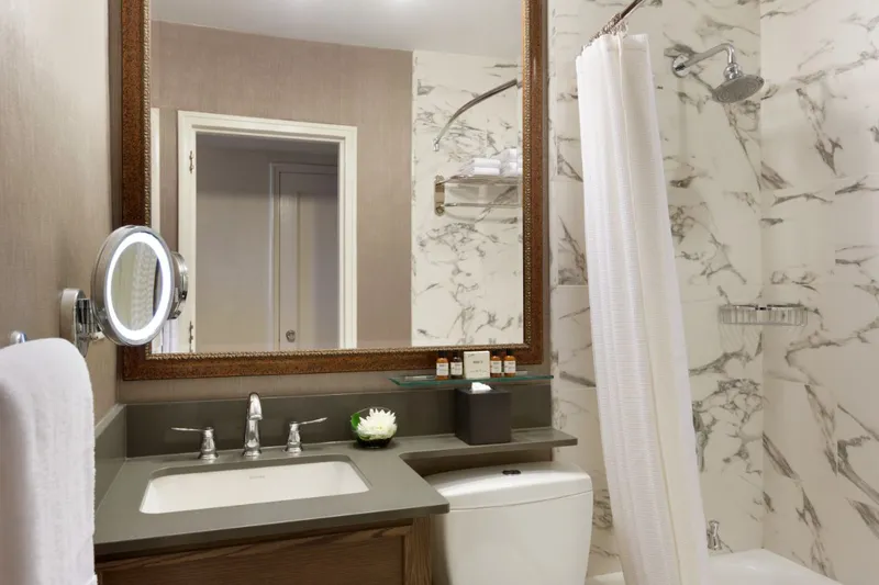 651ab96dc444f Fairmont Banff Springs Fairmont Room Bathroom