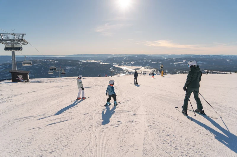 653902e22e60e Family skiing uncrowded slopes in Norefjell
