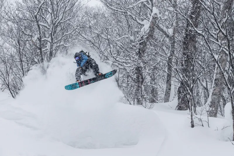 Snowboarder on a Powder Day in Kiroro © Will Wissman