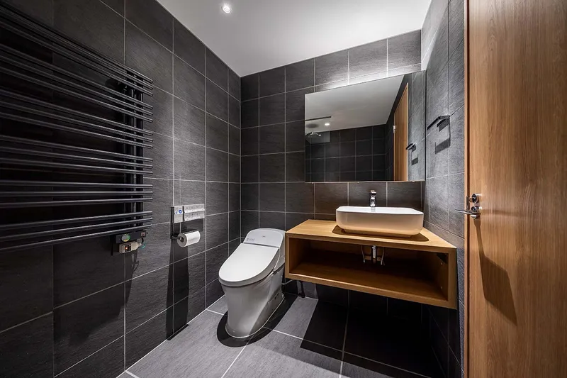 6544f5691a860 Fenix Furano 2 Bedroom Deluxe Apartment Bathroom