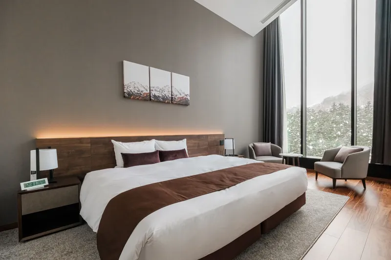 654b8f772ceb4 The Vale Rusutsu 4 Bedroom Panorama Penthouse King Bed