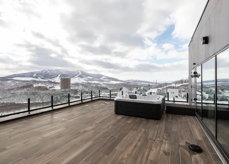 654b8f7937f0d The Vale Rusutsu 4 Bedroom Panorama Penthouse Terrace with Hot Tub