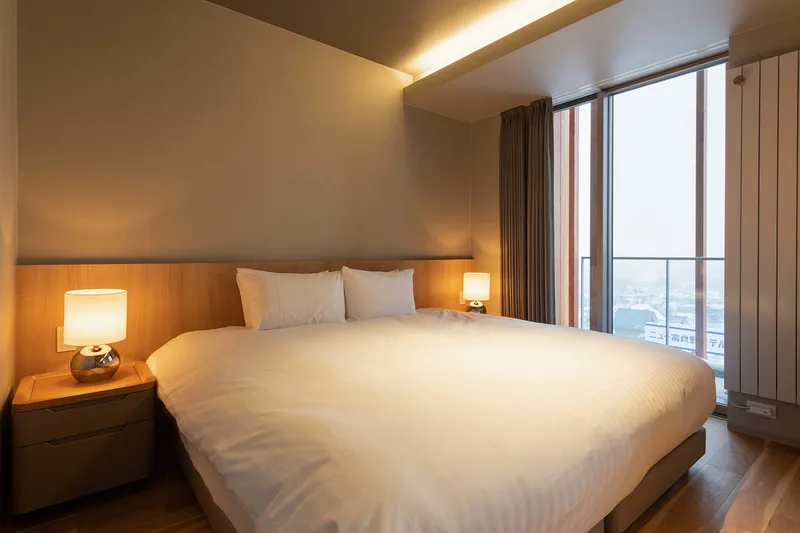 6551fd631f72c Fenix West 1 Bedroom Premier Apartment King Bed