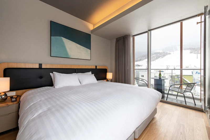 6551fea6d8fd1 Fenix West 3 Bedroom Premium Apartment King Bed