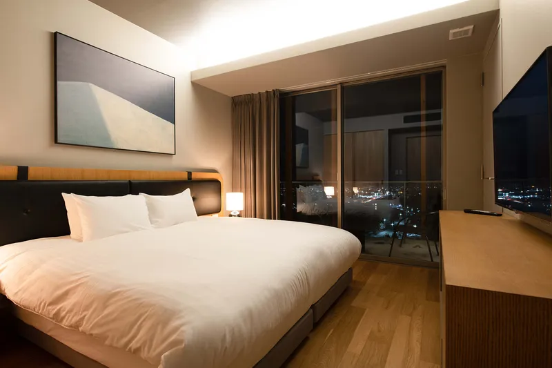 6551ff5e45796 Fenix West 3 Bedroom Penthouse King Bed